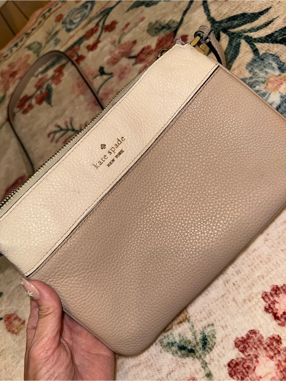 Well loved Kate Spade Two-Tone Beige and Cream Pebbled Leather Crossbody Bag - Picture 2 of 9